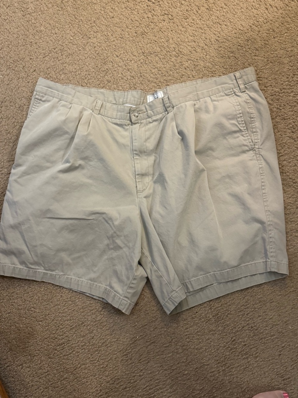 Dockers Men's Flat Front Shorts in Light Khaki